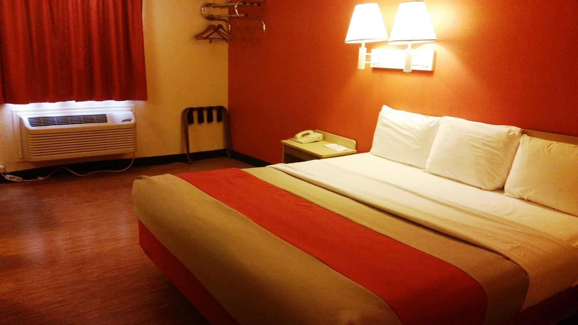 King Room - Non-Smoking