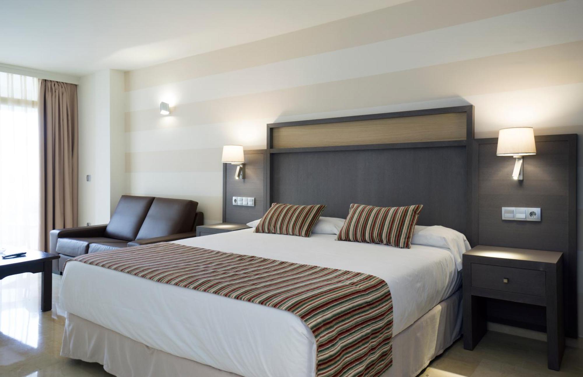 Junior Suite with Partial Sea View