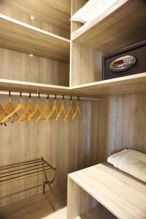 Junior Suite mit Kingsize-Bett und Meerblick