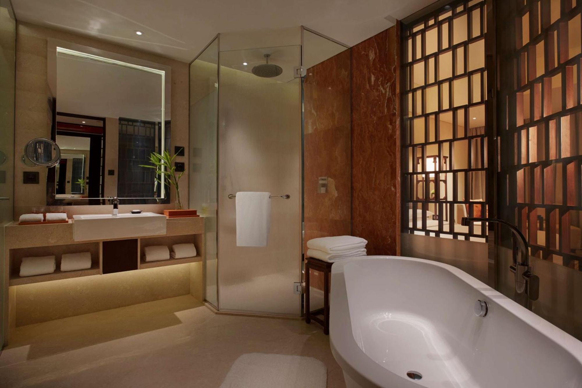 Deluxe King Room with Ocean View