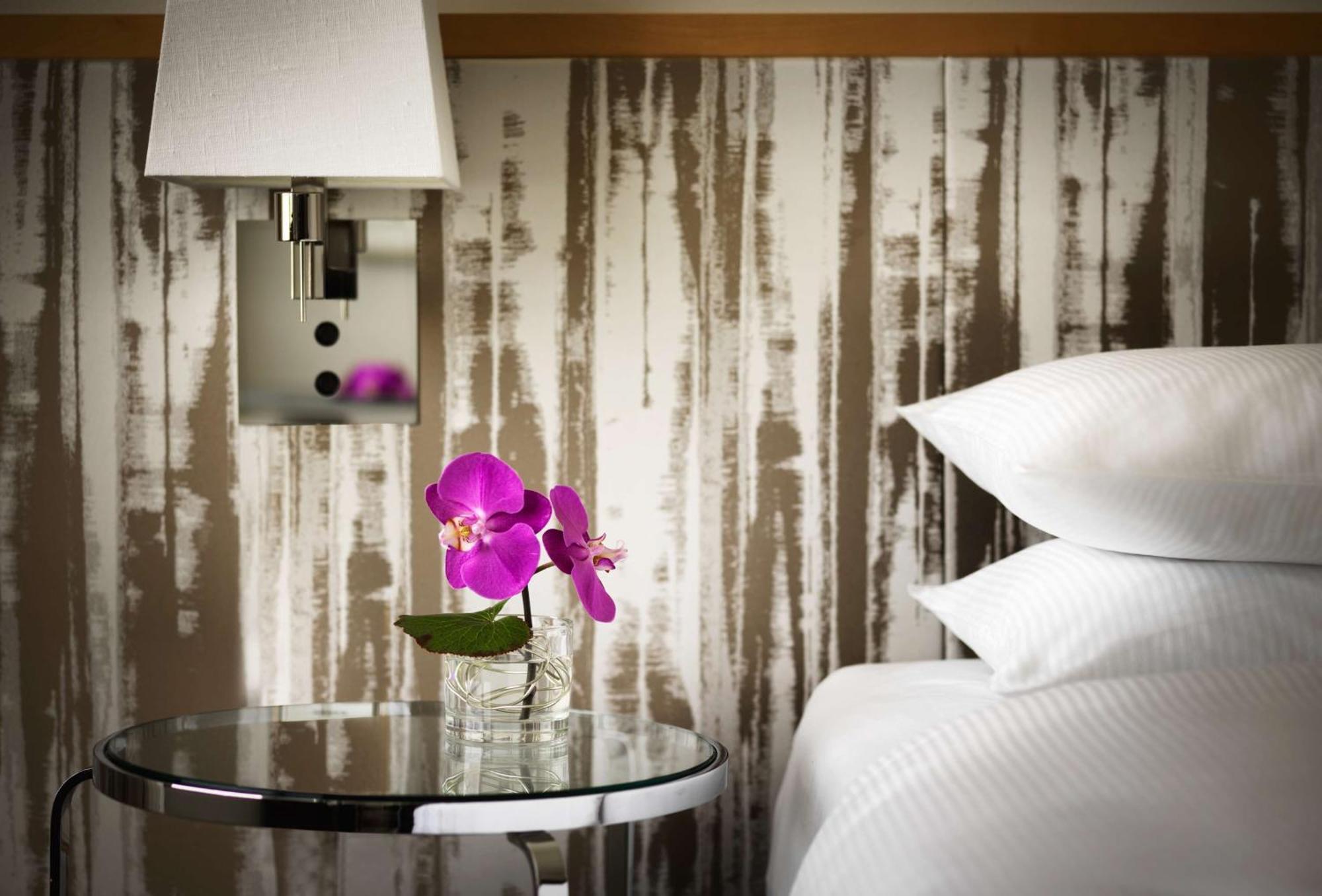 Zimmer mit Queensize-Bett - Zugang zum Club