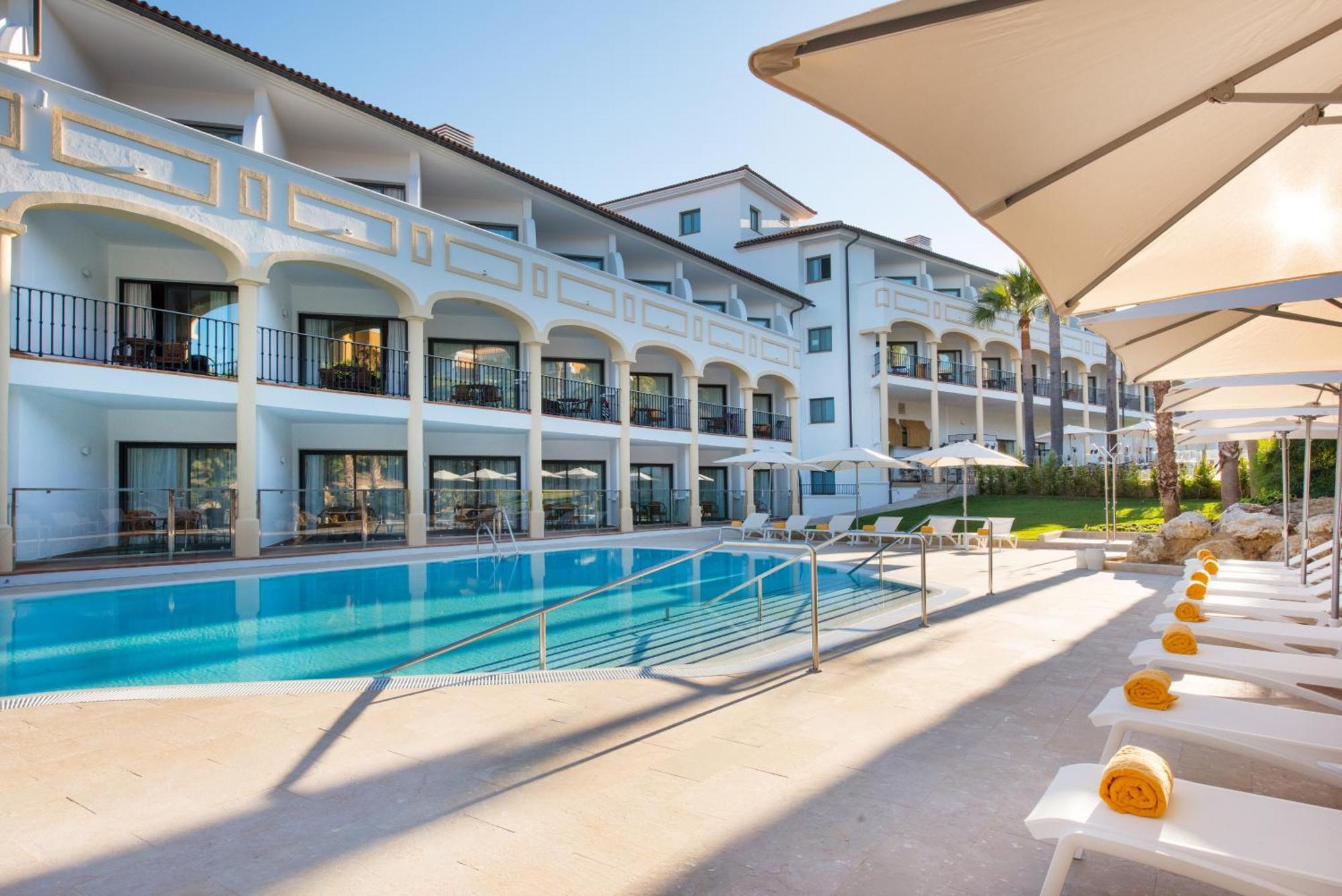 Chambre Double de Luxe avec Piscine Commune