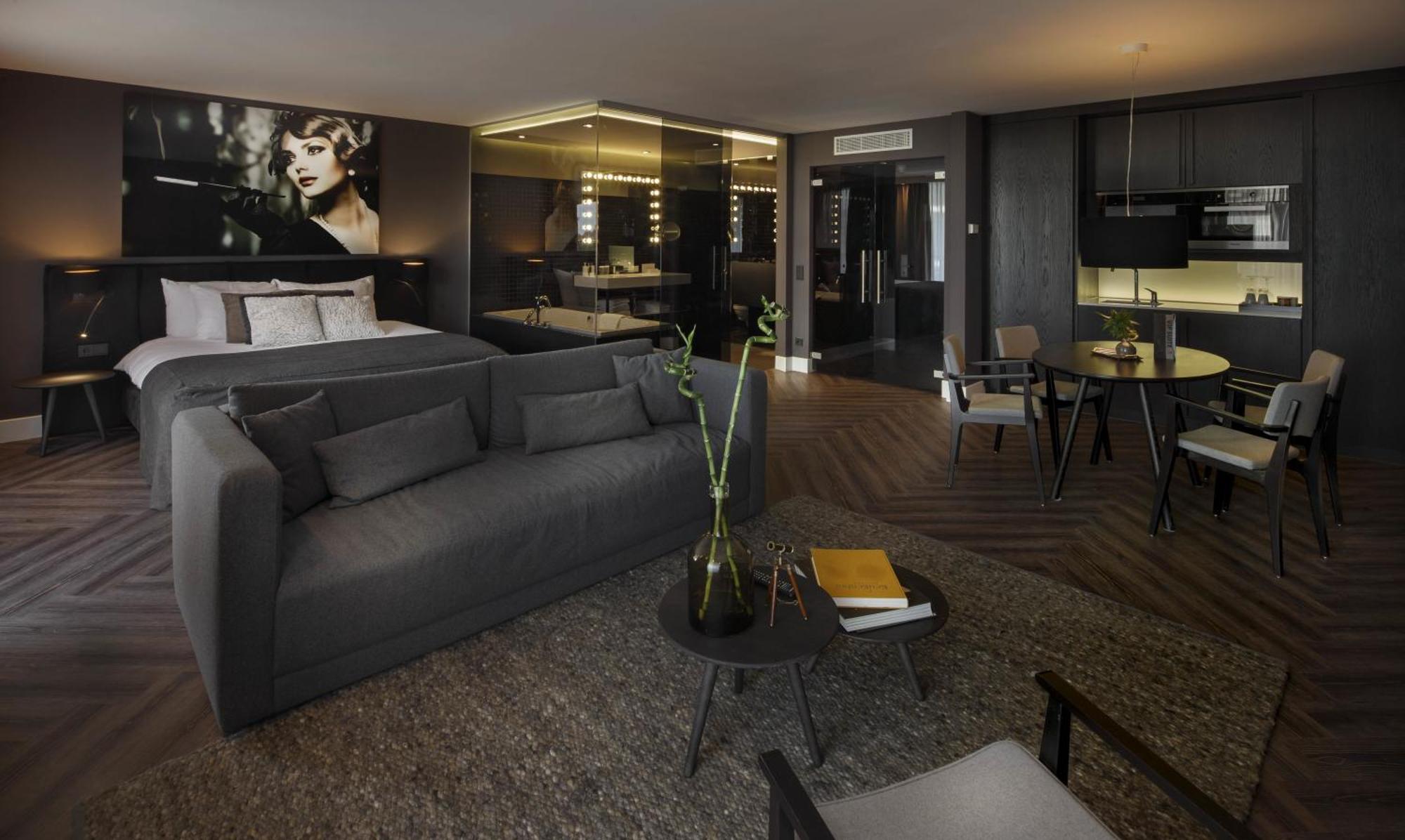 VIP Suite,376865362:JPEG