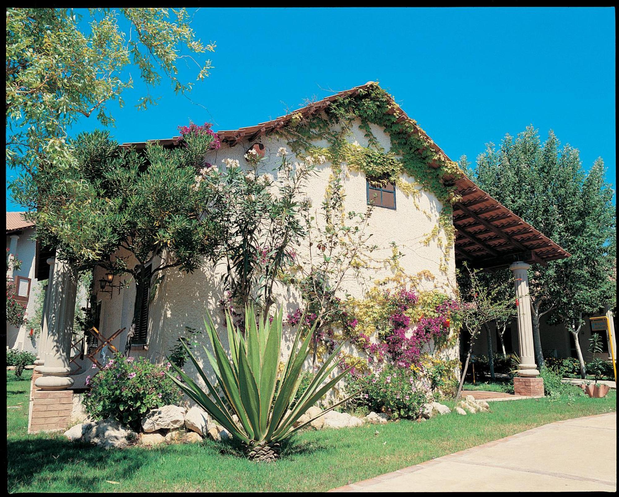 Cottage (2 Adults + 2 Children)