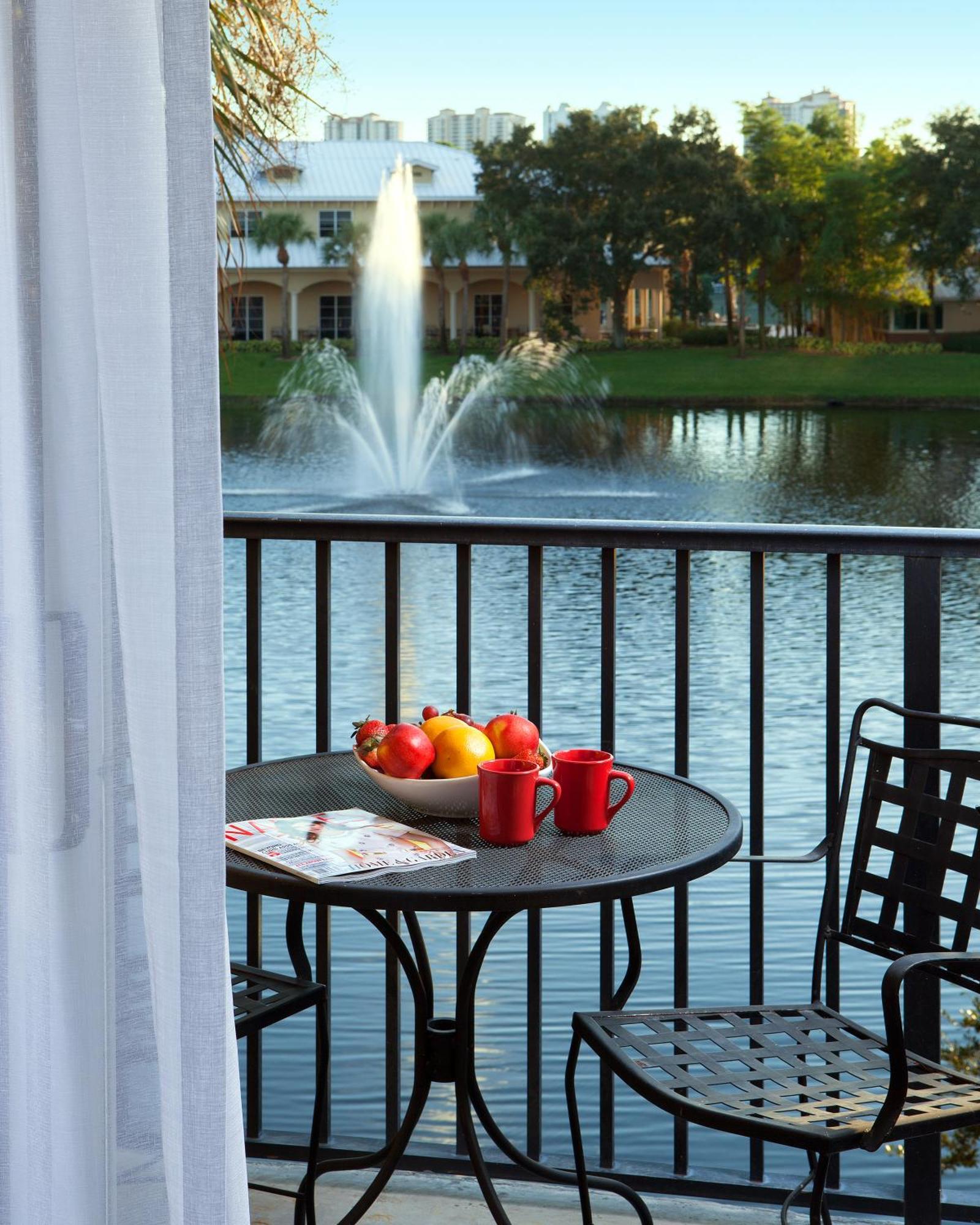 Deluxe King Room Lake View Balcony