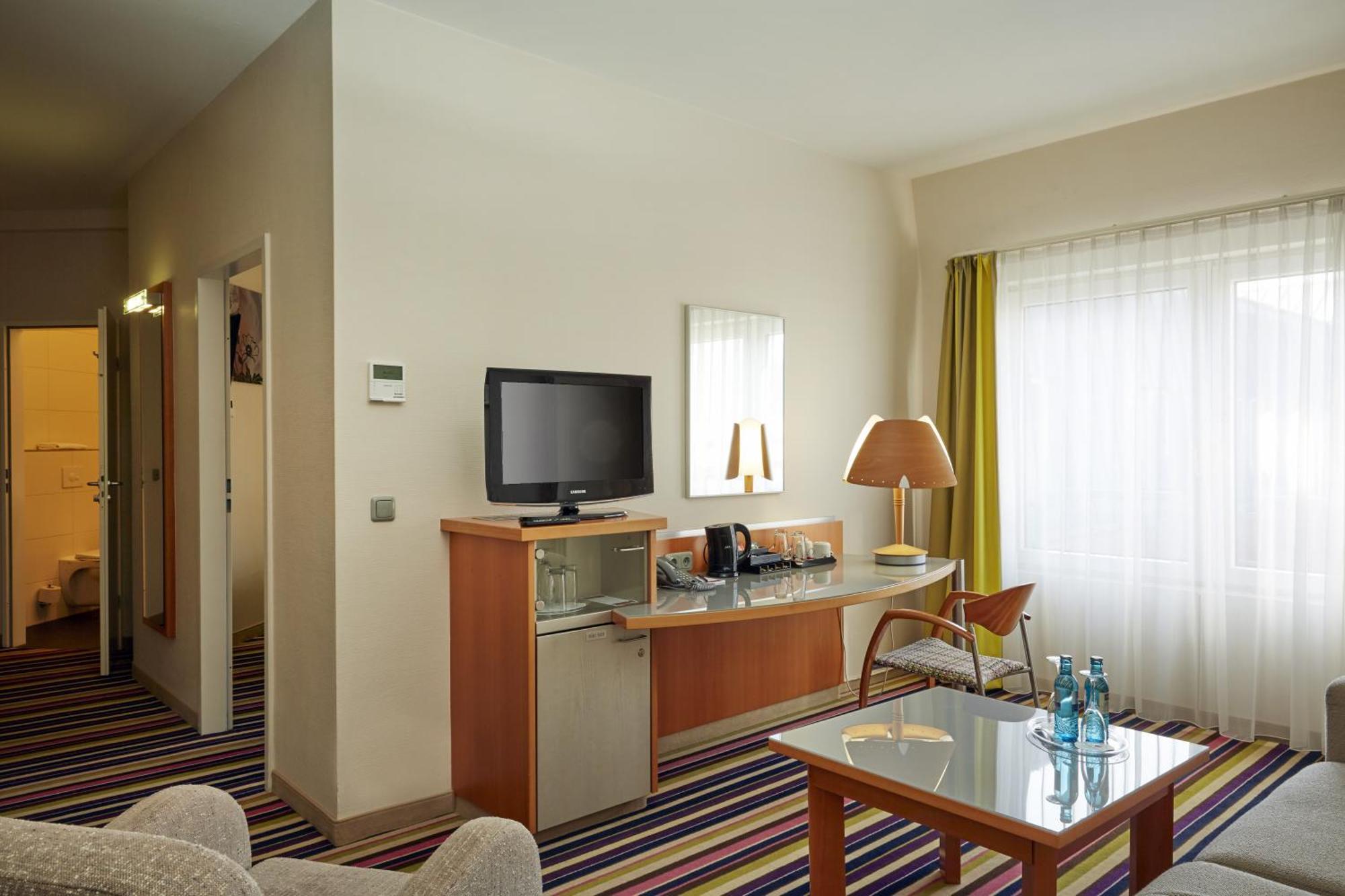 Family Room (2 Adults + 2 Children)