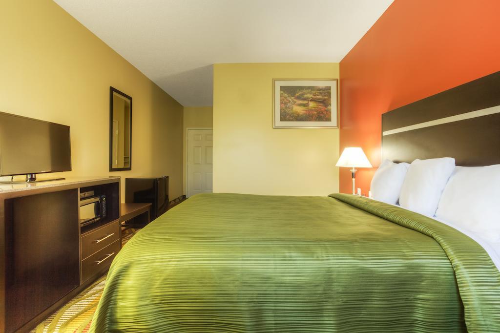 Queen Room - Disability Access/Non-Smoking