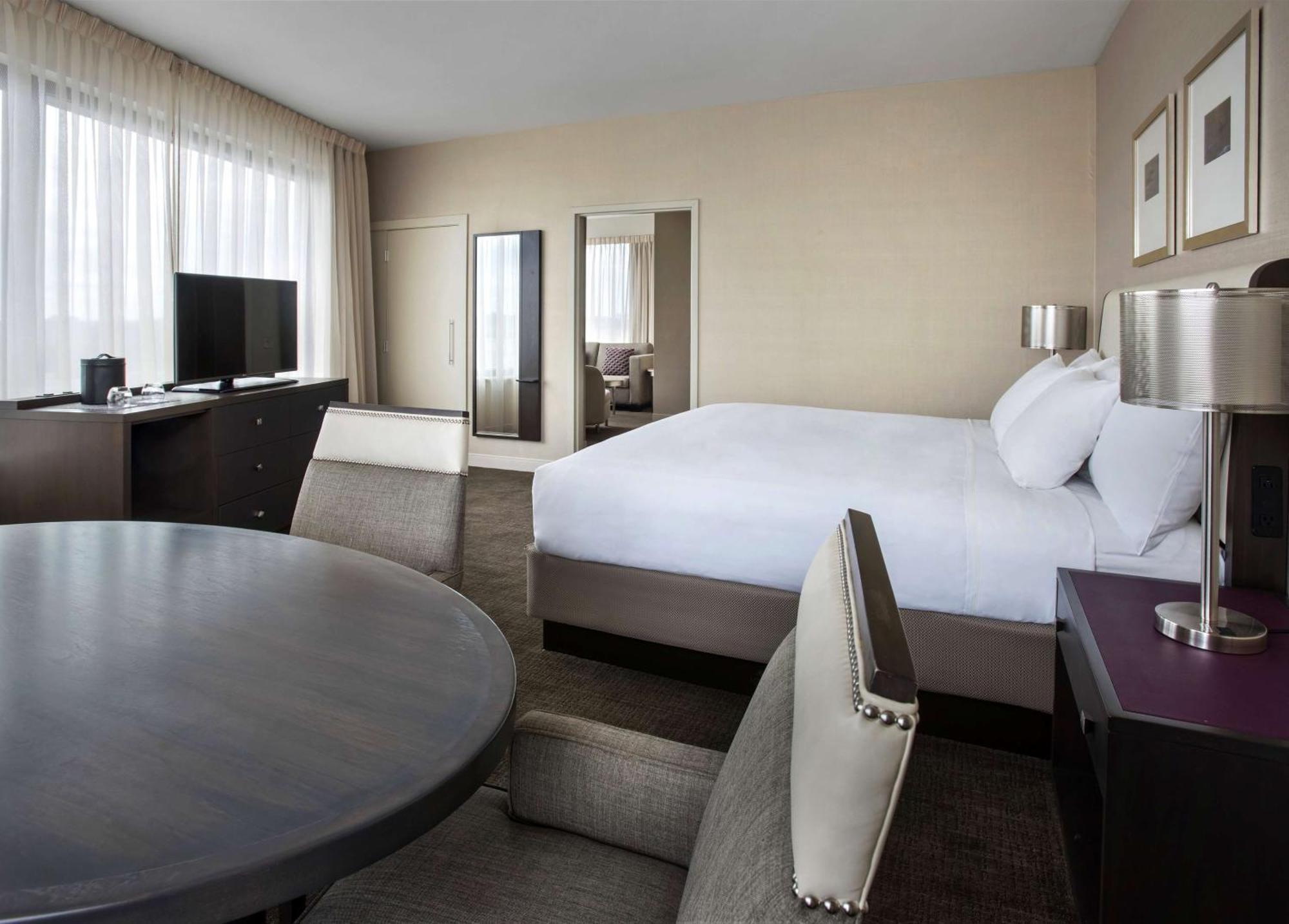 Deluxe King Room - High Floor