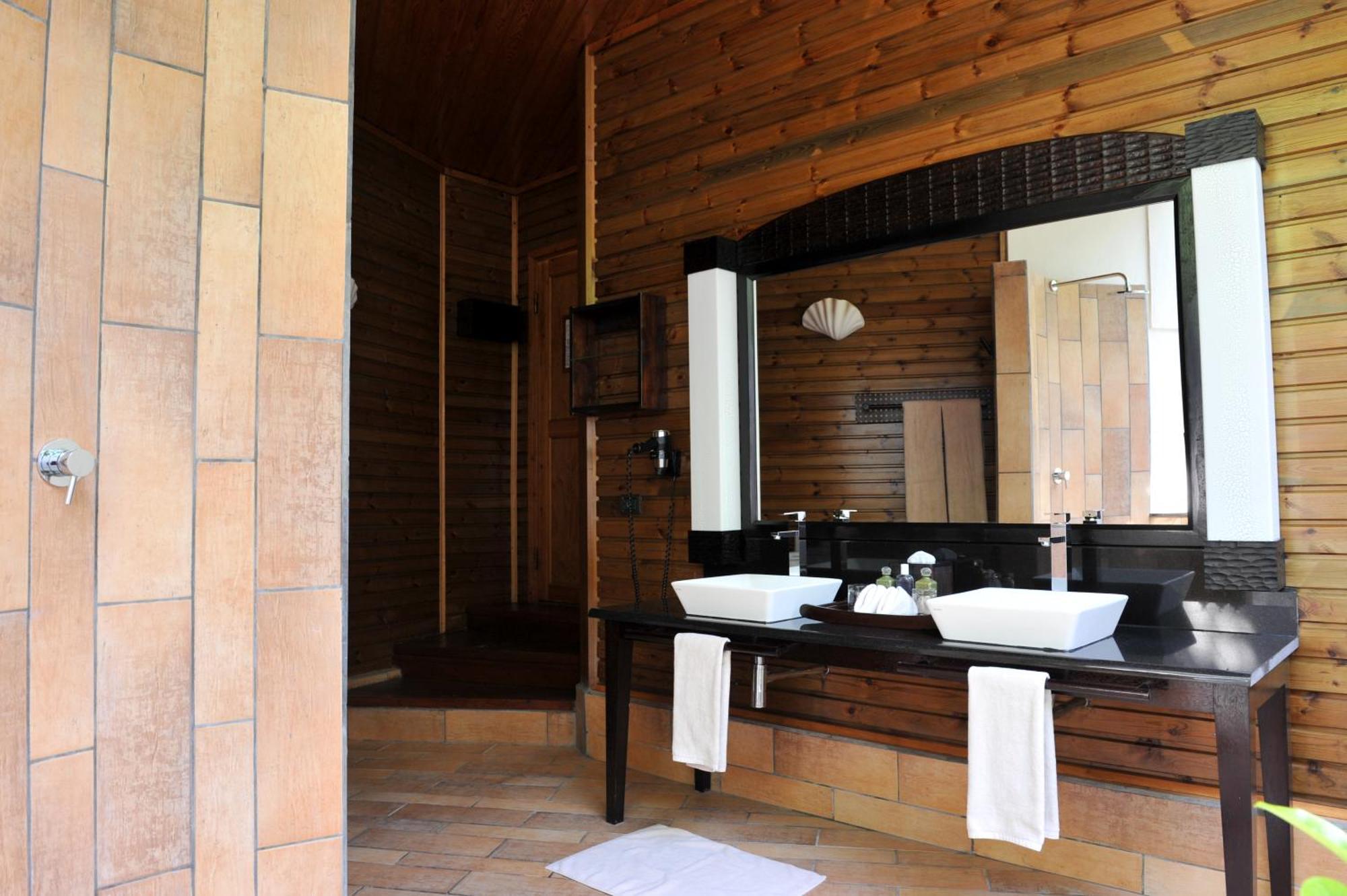 Jacuzzi Beach Villa
