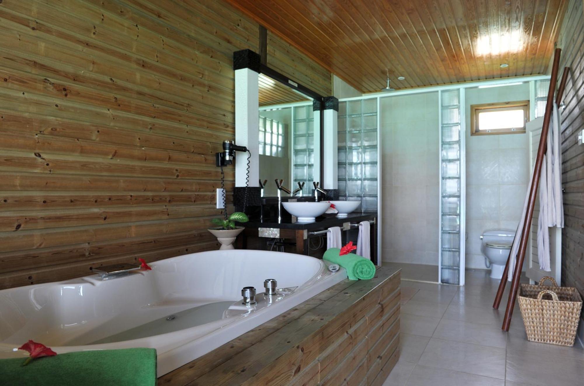 Jacuzzi Beach Villa