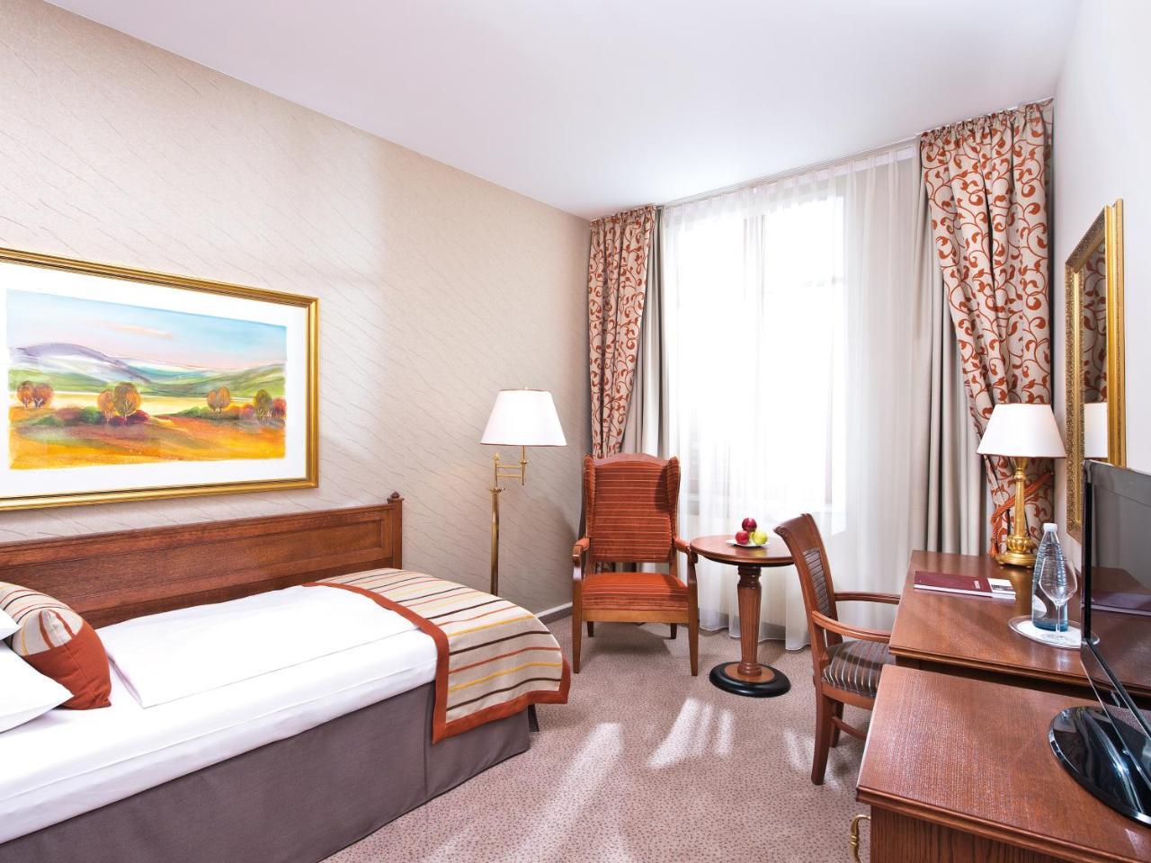 Single Room,1669007027:JPEG