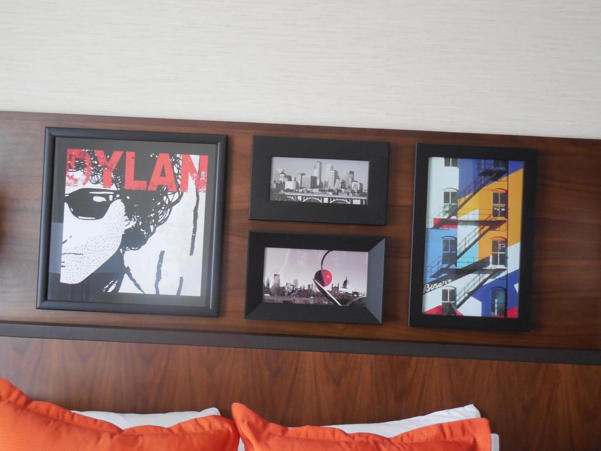 Queen Room with Two Queen Beds and City or Valley View - Non Smoking