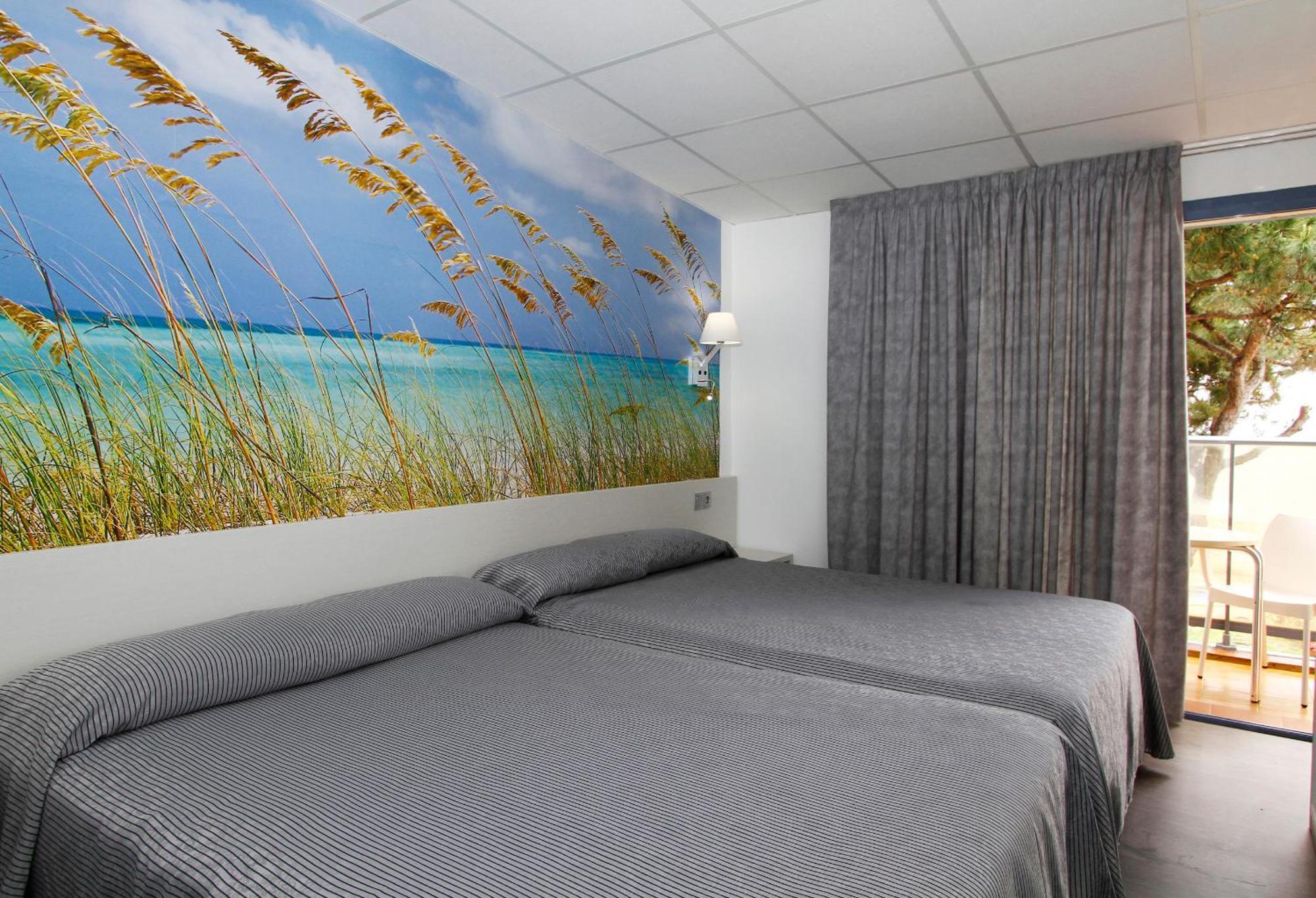 Triple Room,698959755:JPEG