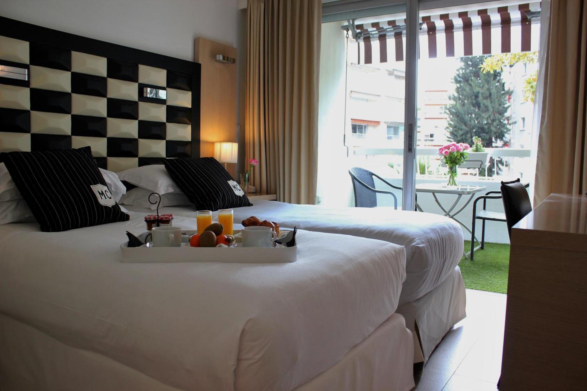 Classic Double Room with Balcony and Garden view