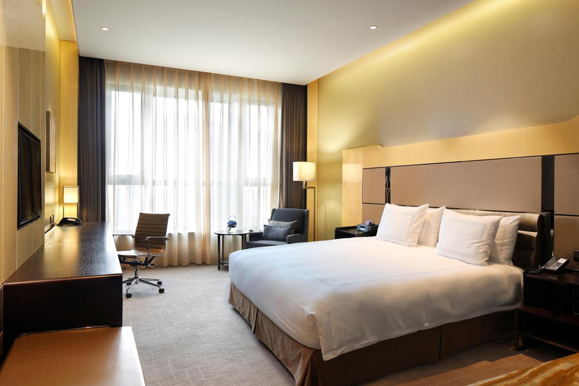 Standard Twin Room with City View