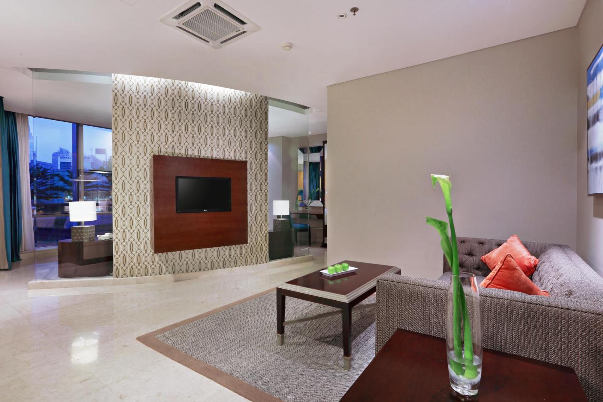 One-Bedroom Suite with Pool View