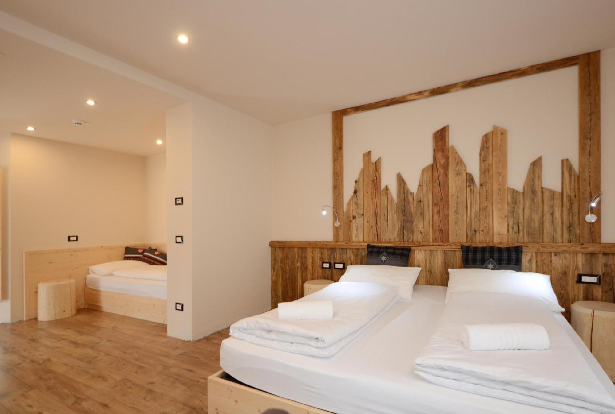 Triple Room,702413836:JPEG