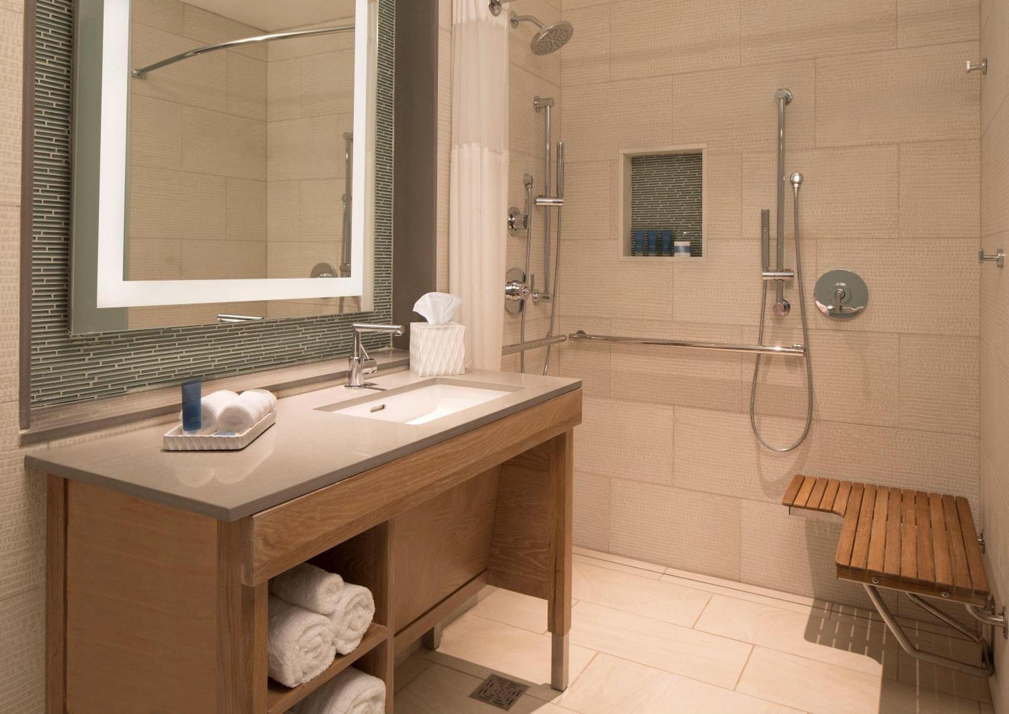 King Room Roll Shower Disability Access,1227725588:JPEG