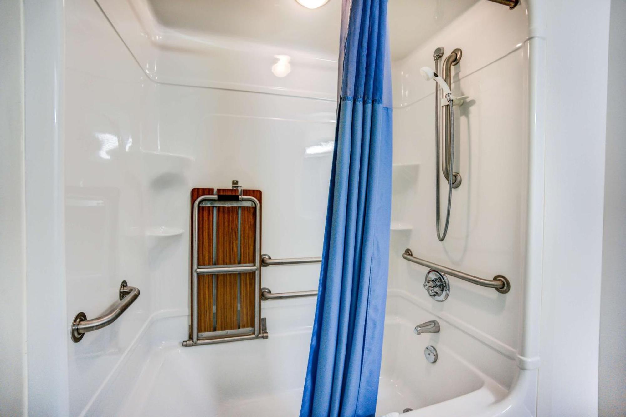 Queen Room - Disability Access - Non-Smoking