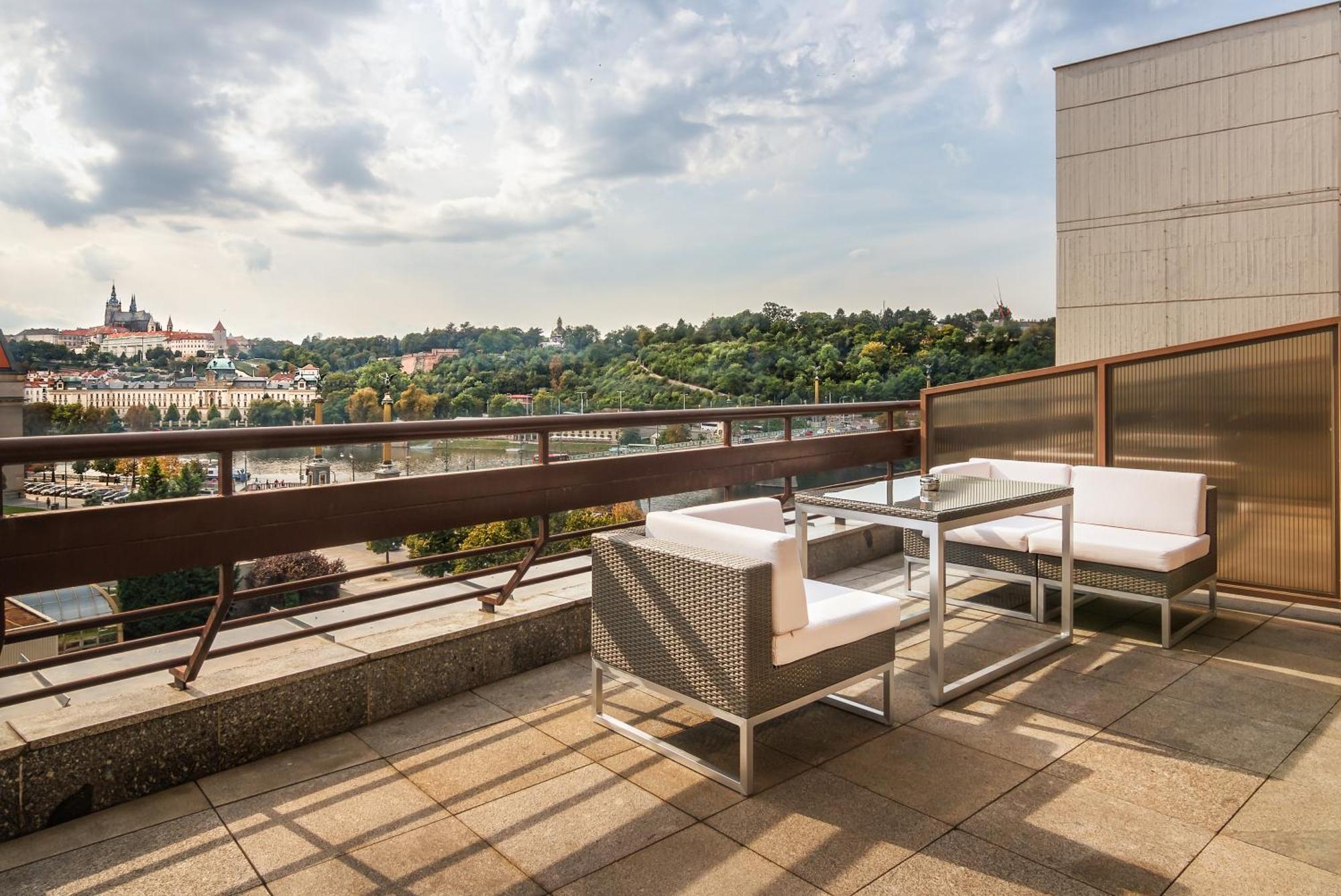 Deluxe Double or Twin room Castle view Terrace