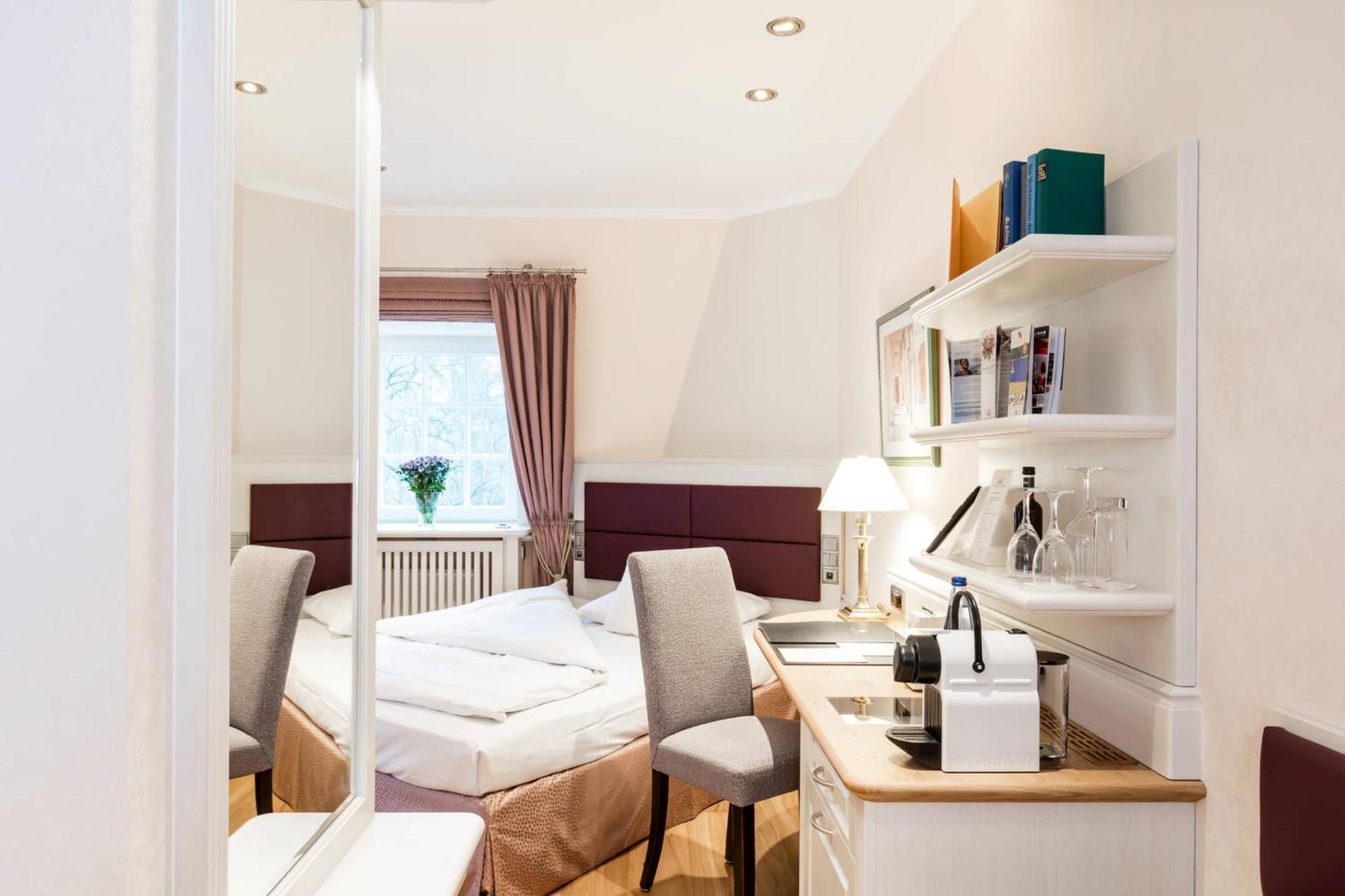 Small Double Room,1267983598:JPEG