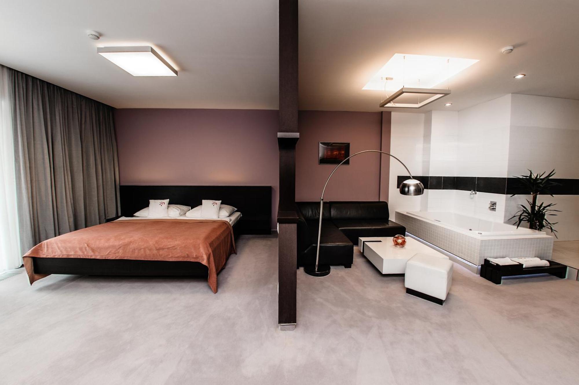 Deluxe Suite with Jacuzzi