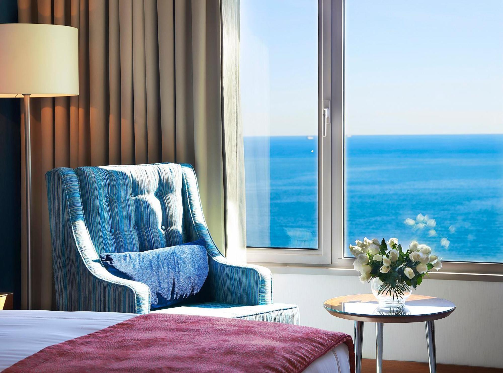 One-Bedroom Suite with Sea View