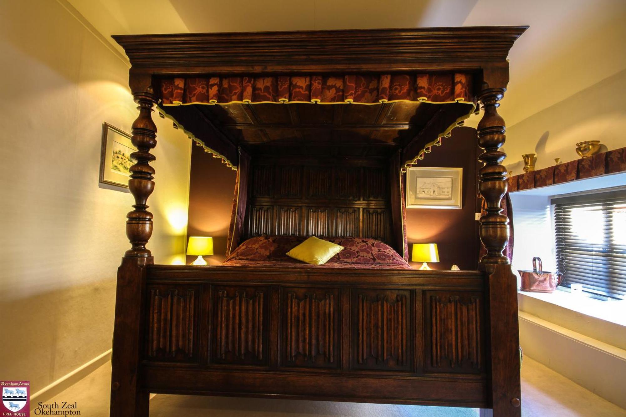 Superior Double Room with Four Poster Bed