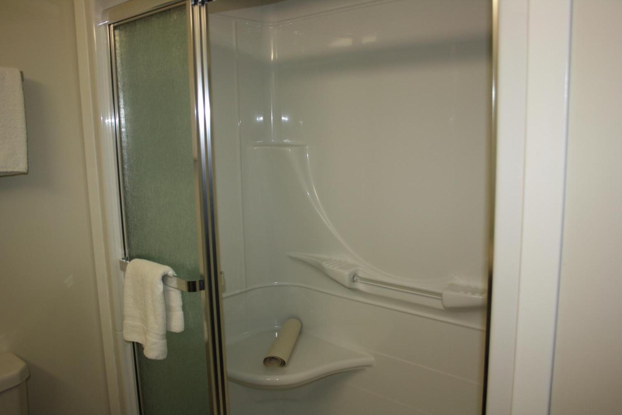 Queen Room with shower
