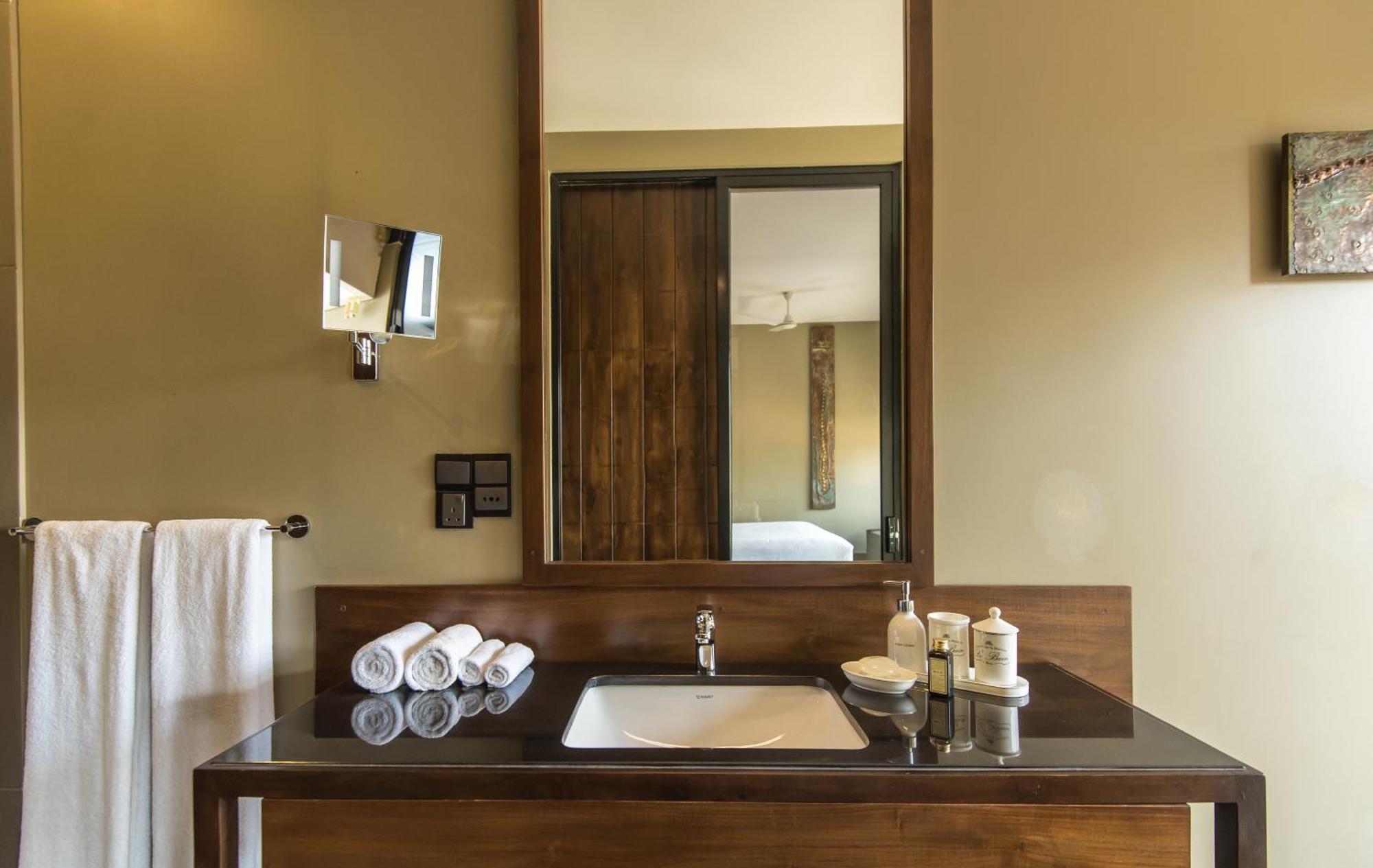 Deluxe Twin Room at Lu Lin restaurant & the Canopy Bar,711092863:JPEG
