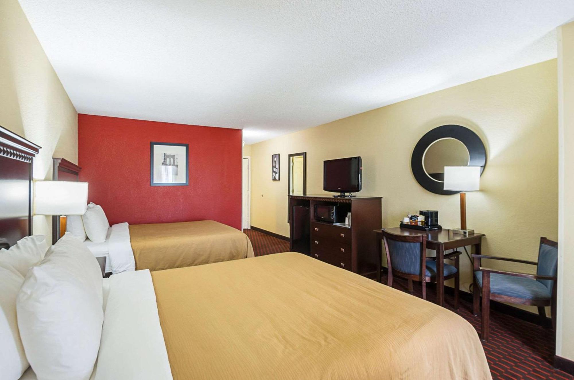 Queen Room with Two Queen Beds - Ground Floor/Pet Friendly