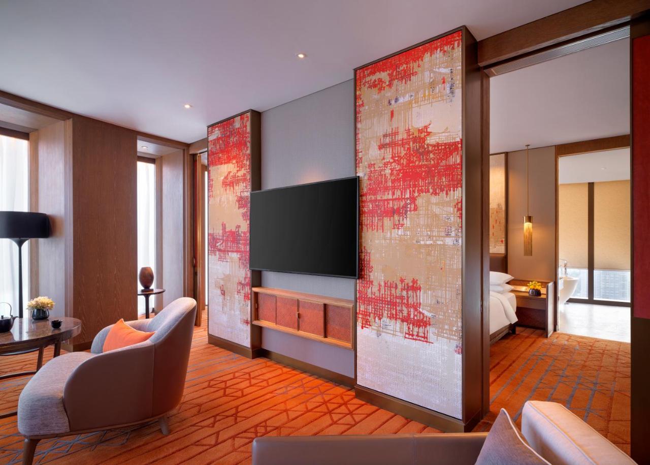 Grand King Suite