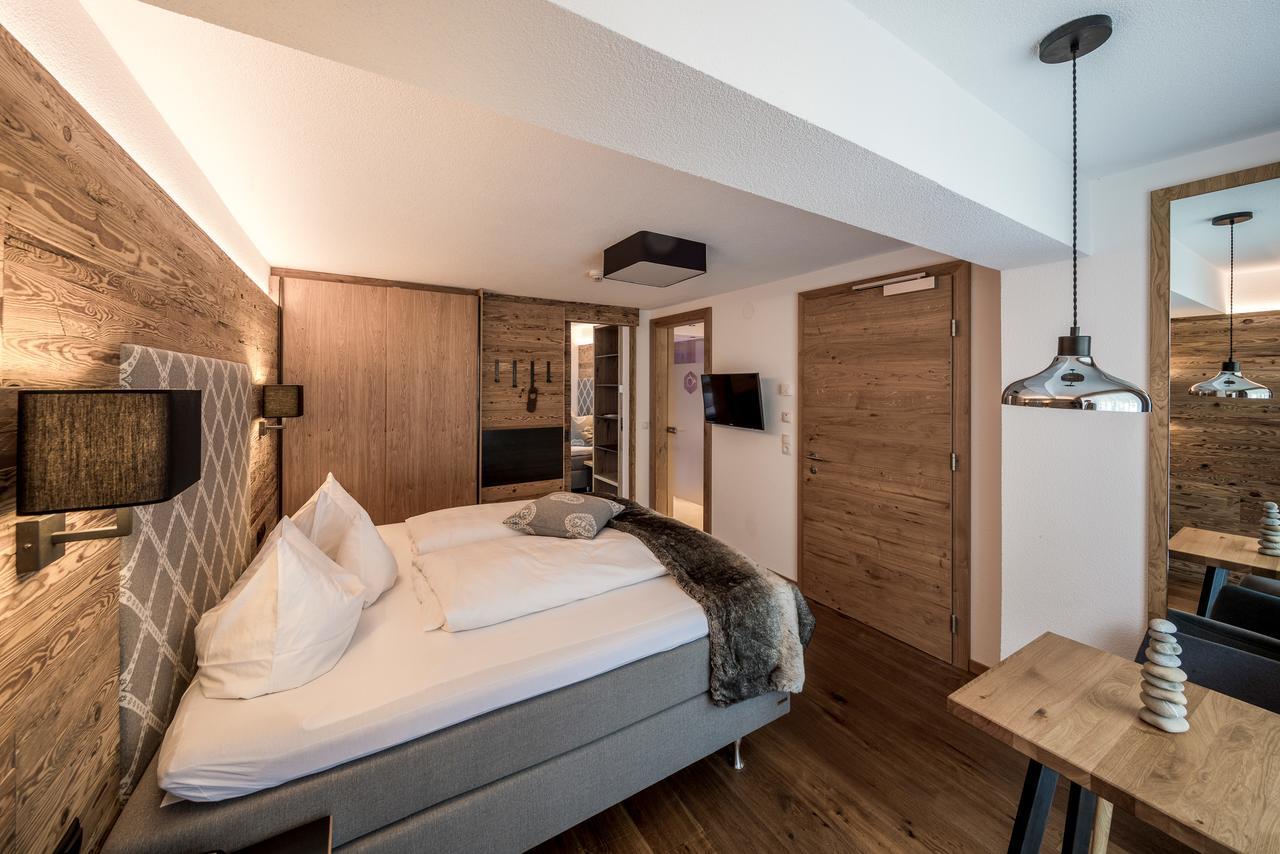 Standard Suite,718750330:JPEG