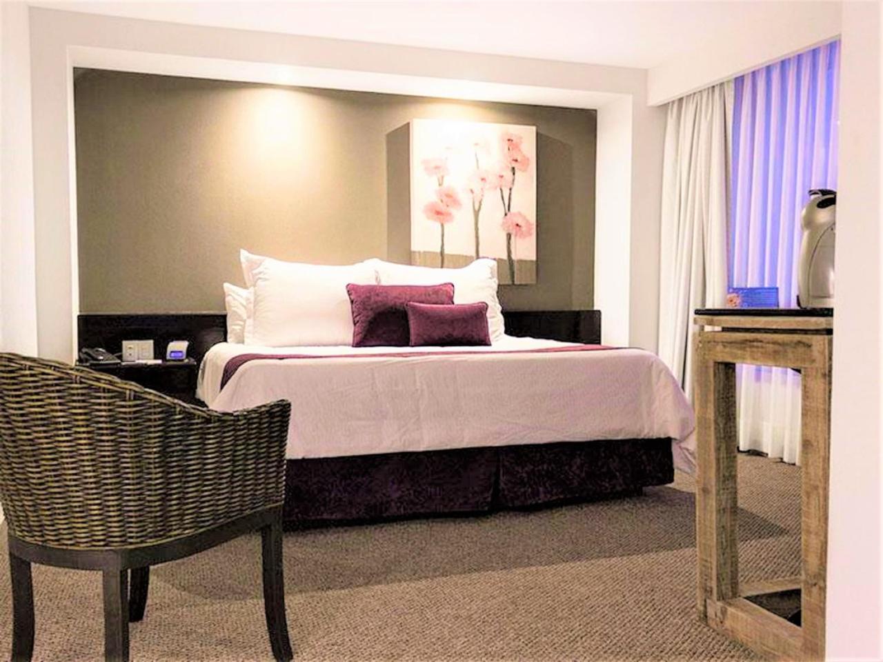 Executive Suite,677920467:JPEG