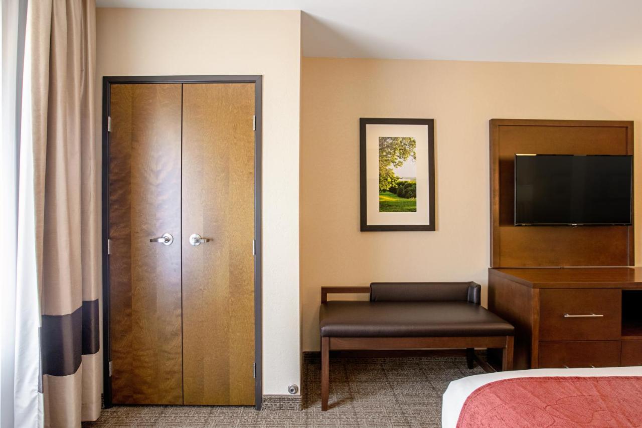 Queen Suite with Two Queen Beds - Non-Smoking