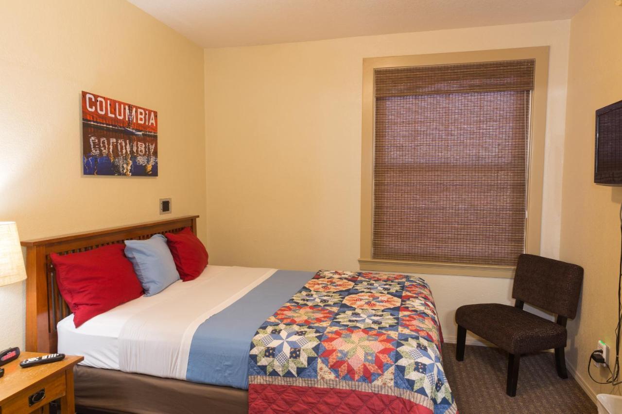 Queen Room with River View