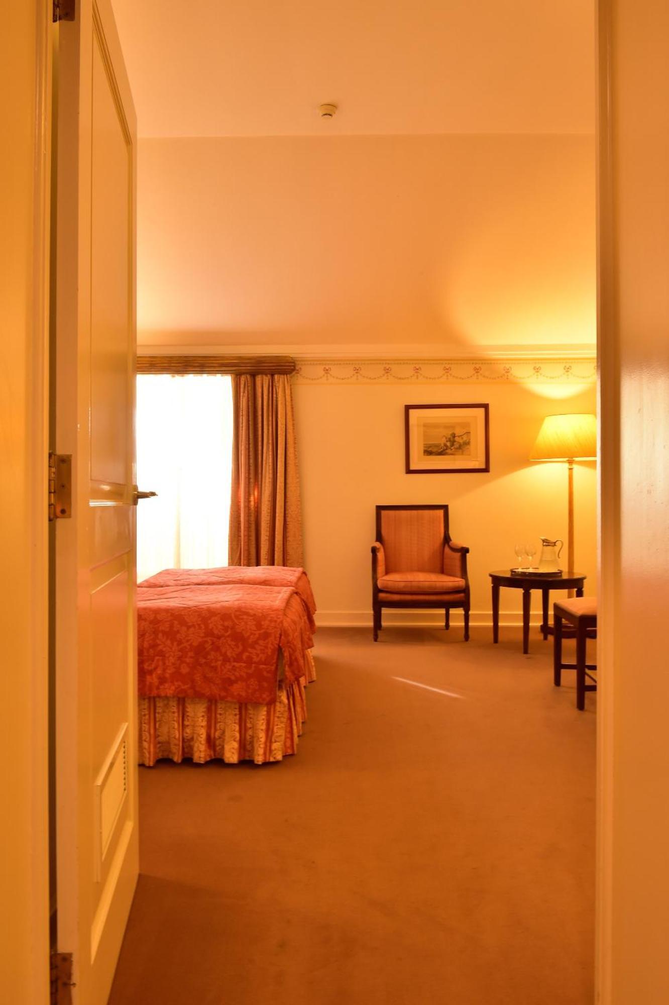 Classic Family Room,264152569:JPEG