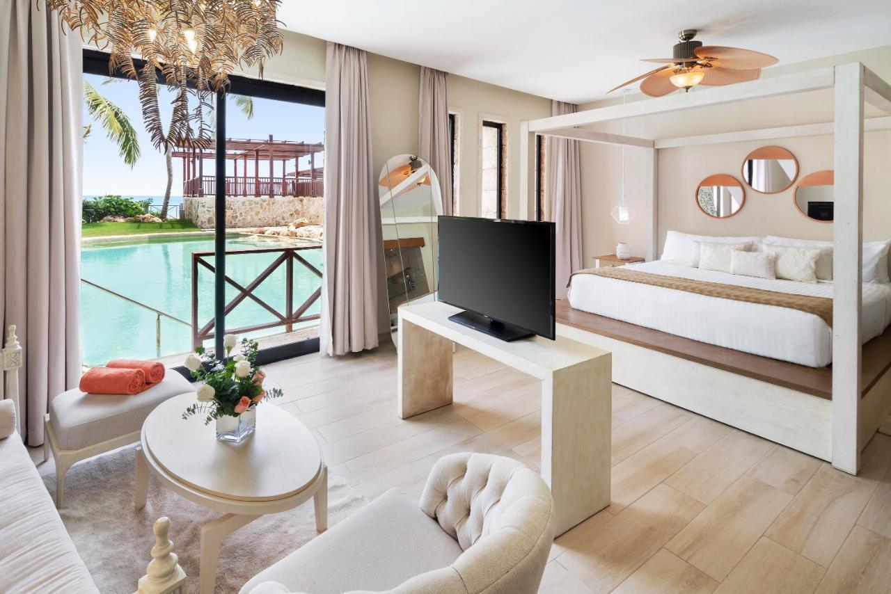 Castle Swim Out, Junior Suite, 1 King, Pool view