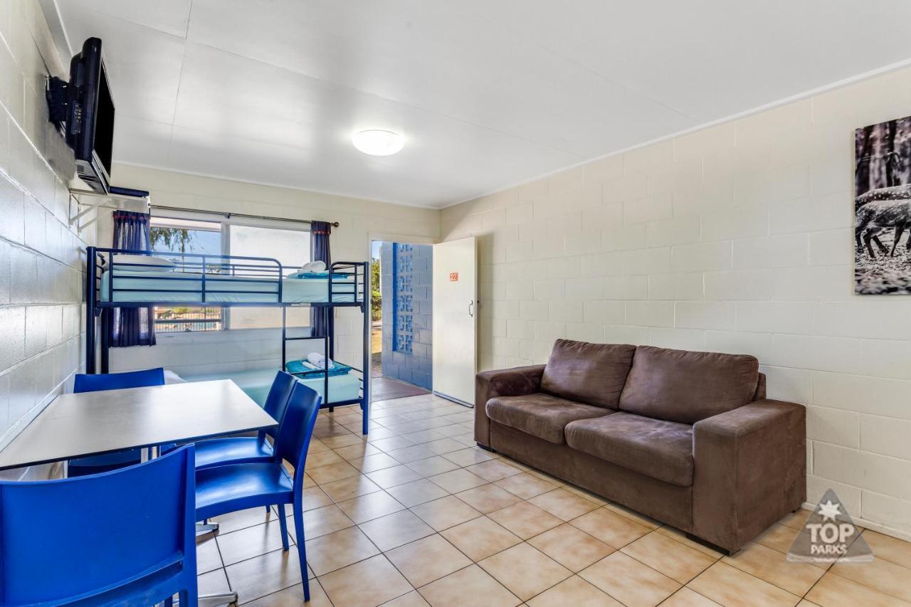 Standard 1 Bedroom Poolside Unit S6