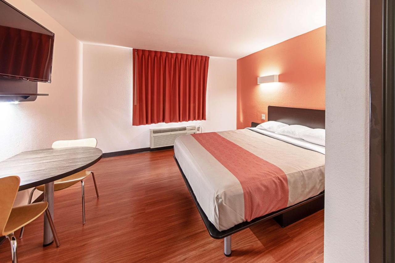 King Room - Non-Smoking