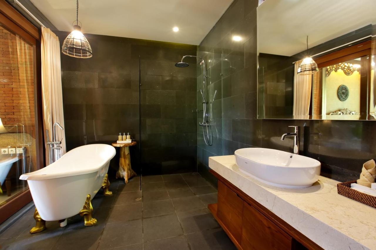 Junior Suite Pool View Room with Free Daily Afternoon Tea