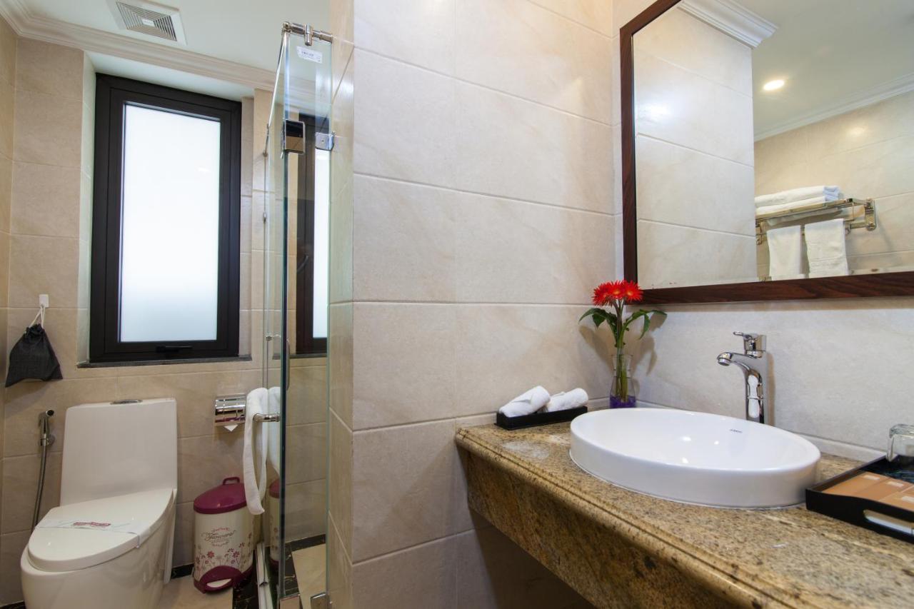 Grand Connecting Suite with Window