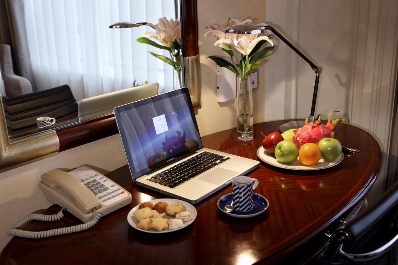 Royal Premier King Room