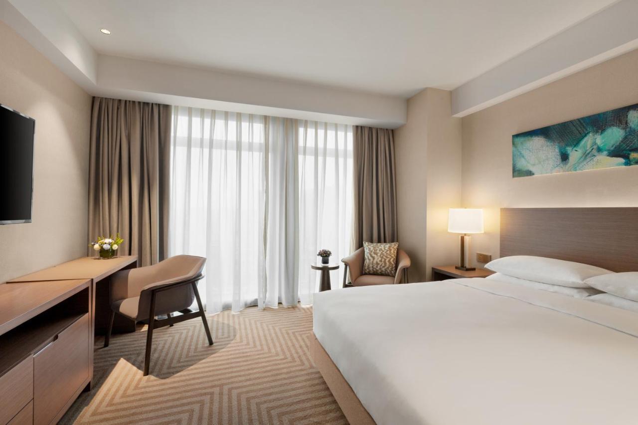 King Suite with Sofa Bed and Kitchen