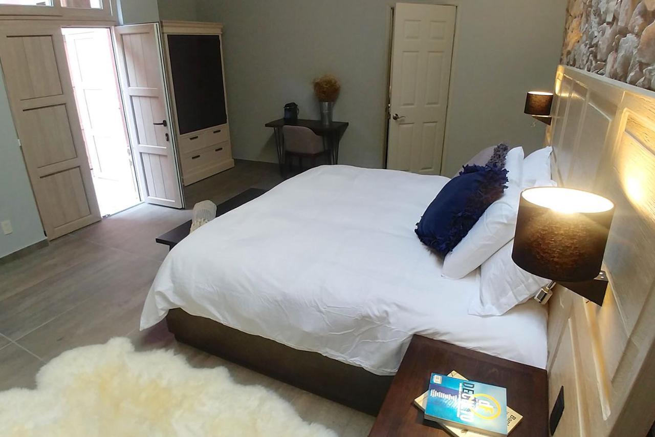 Deluxe King Suite,760028504:JPEG