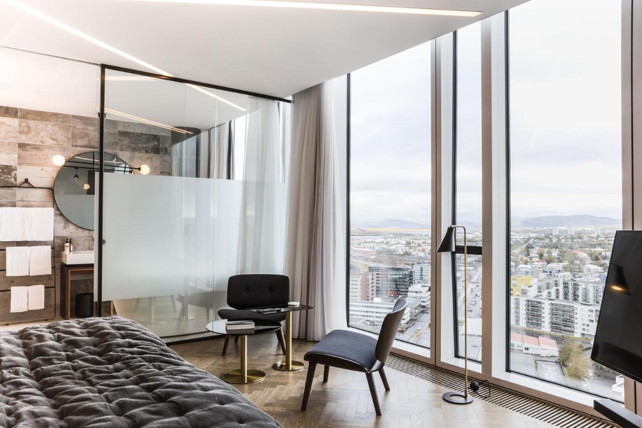 Suite Bathtub