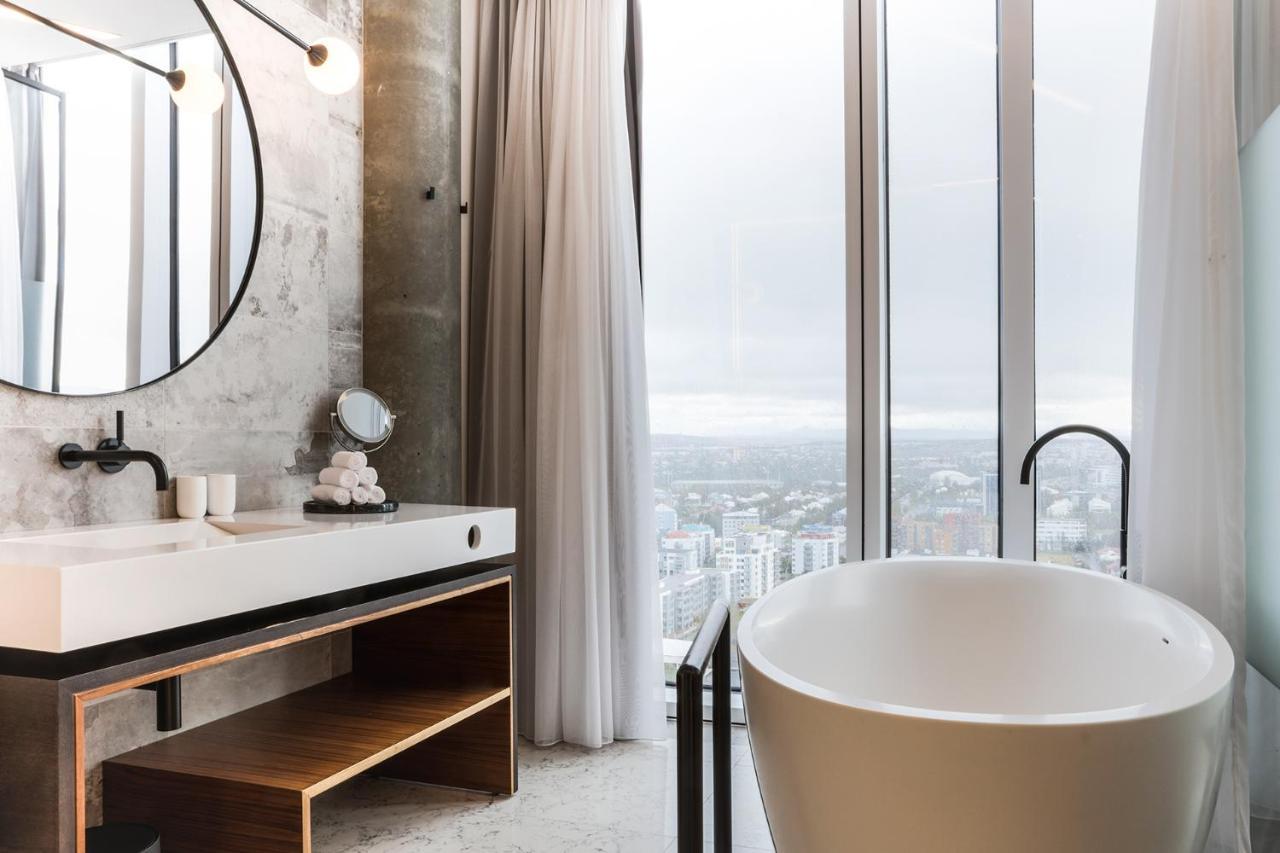 Suite Bathtub