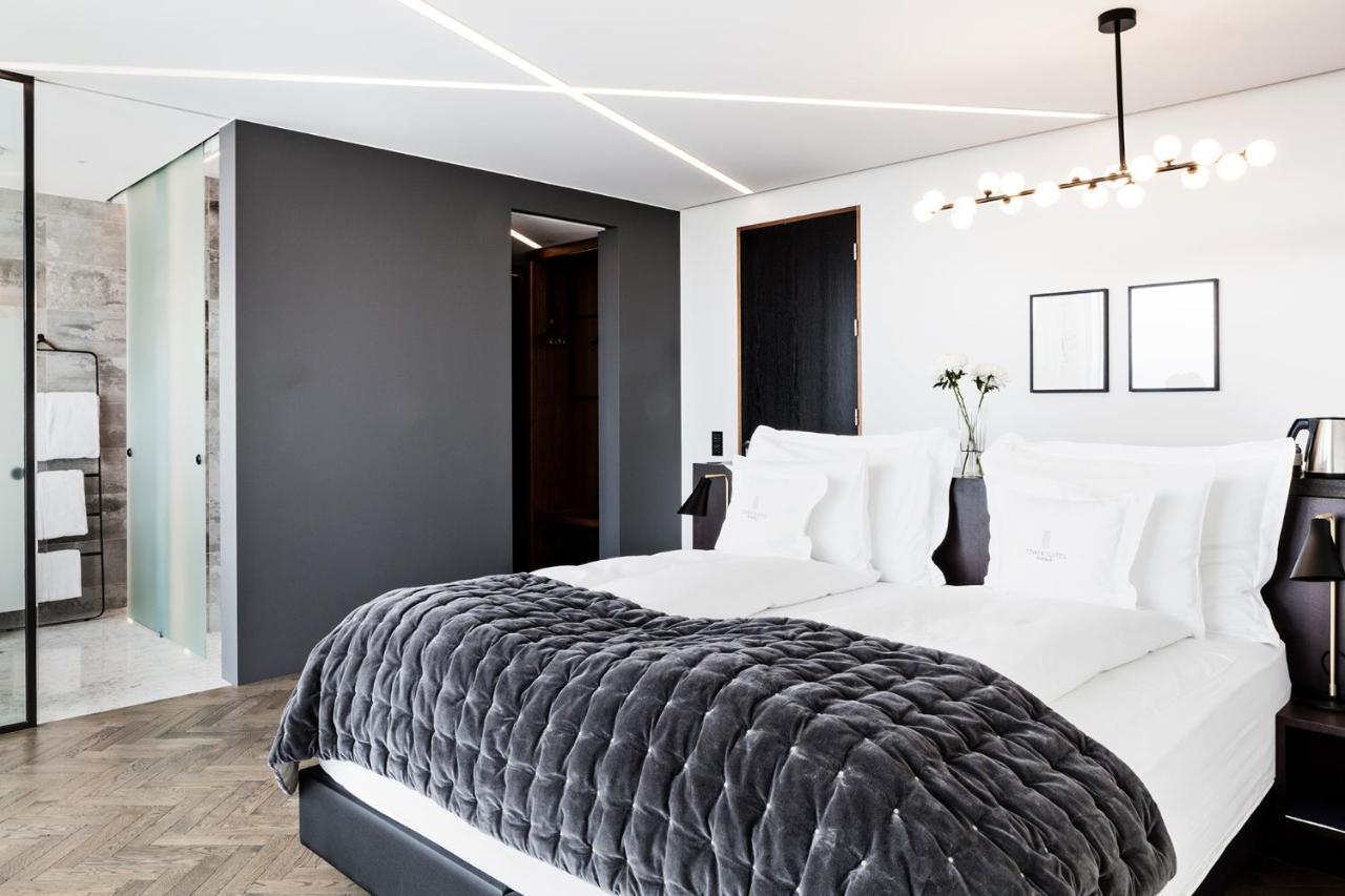 Suite Bathtub