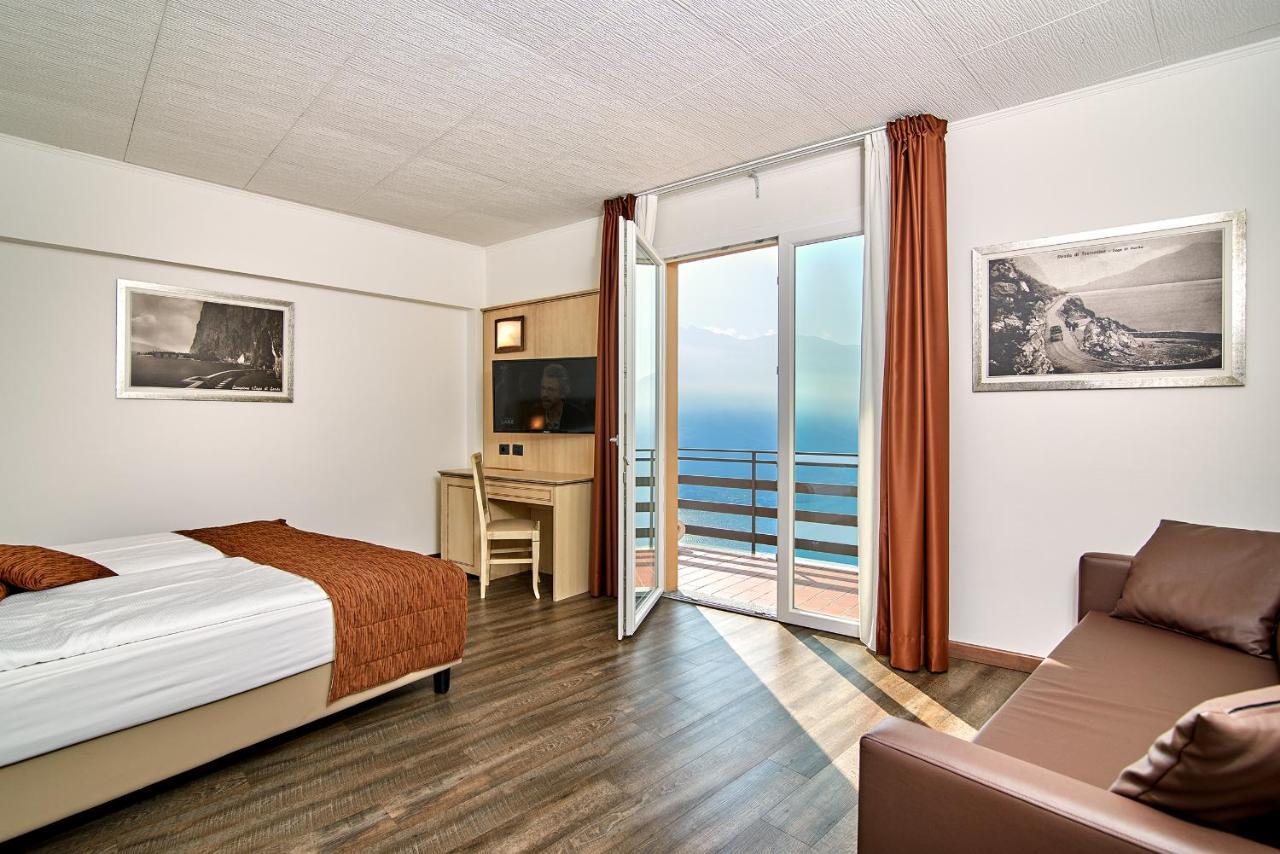Classic Double or Twin Room Lake View Balcony,735920506:JPEG