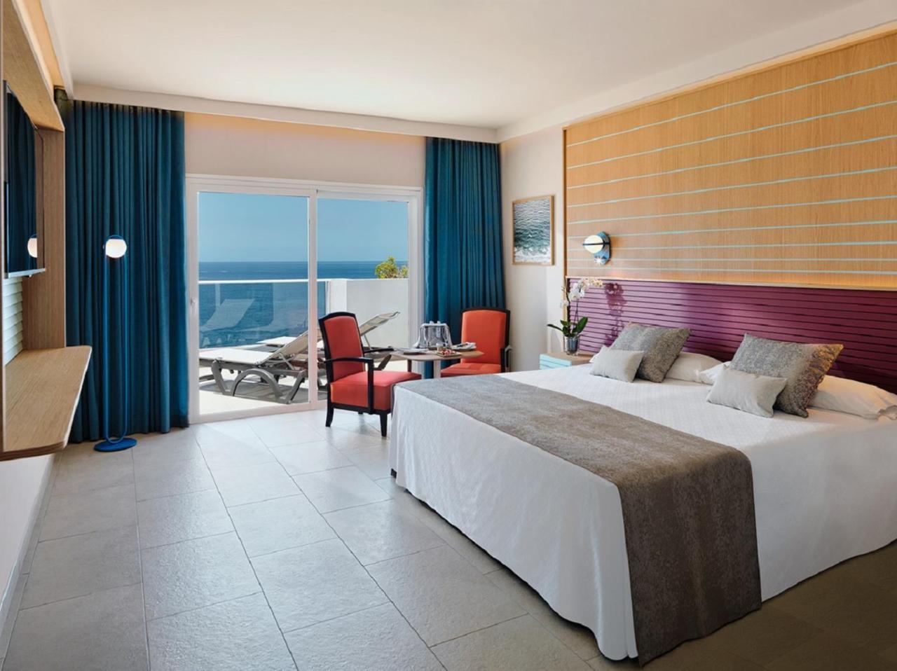 Double or Twin Room Sea View